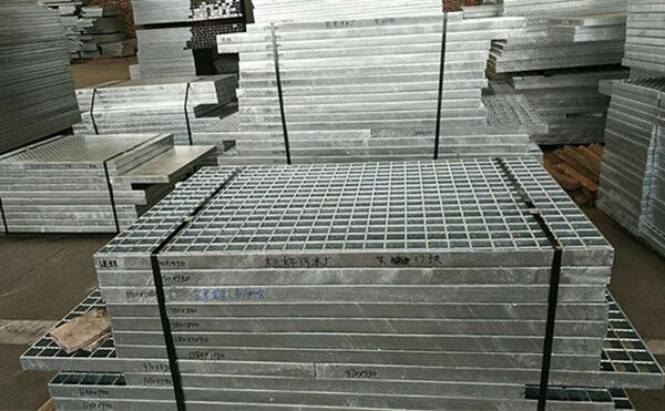 寧夏銀川寧東鎮(zhèn)的鋼格柵溝蓋板已發(fā)貨